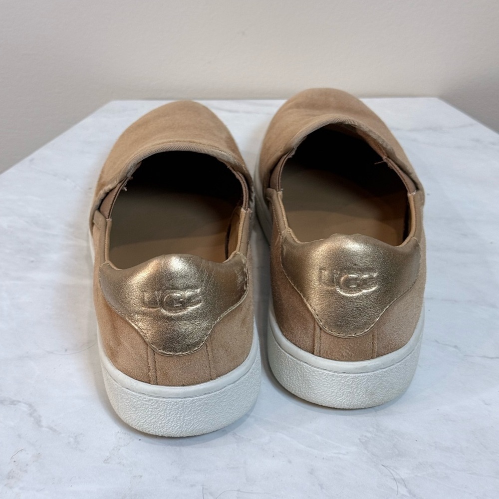 🔥UGG Women’s Slip-On Suede Sneakers in Tan with Metallic Heel Size 8 EUC🔥 - Picture 2 of 5
